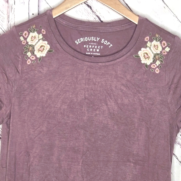 AERO Embroidered Floral Light Mauve Pink Tee - Picture 2 of 4
